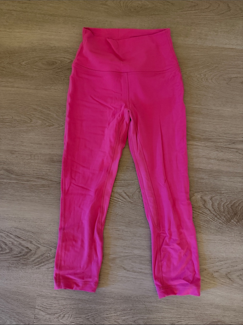 lululemon bright fuchsia athletic leggings